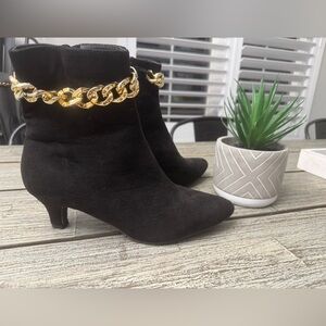 Women's Kitten Heel Gold Chained Accent Ankle Boots, Sz 10